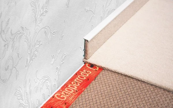 Плинтус для ковролина Korner Listwa 100 Белый 2,5м (50мм) в Новокузнецке