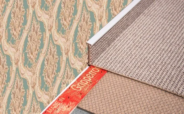 Плинтус для ковролина Korner Listwa 106 Светло-серый 2,5м (50мм) в Новокузнецке