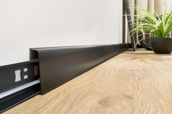 Плинтус пластиковый Arbiton INDO70 220 Чёрный матовый 2.5 м в Новокузнецке