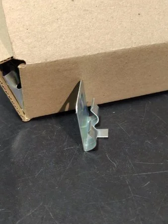 Клипсы к плинтусу MDF Bonkeel (50шт) в Новокузнецке