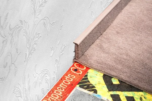 Плинтус для ковролина Korner Listwa 102 Беж 2,5м (50мм) в Новокузнецке