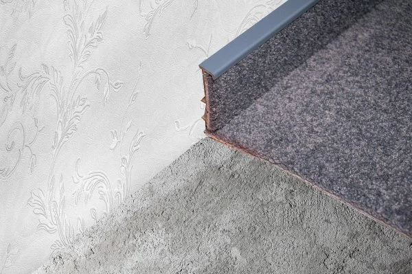 Плинтус для ковролина Korner Listwa 108 Графит 2,5м (50мм) в Новокузнецке